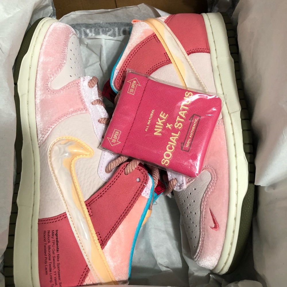 Nike Dunk Mid Social Status Mid Strawberry Chocolate Milk Pink Women’s Size 8.5